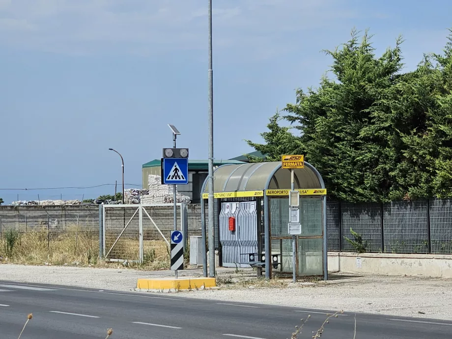 Zatrzymaj się w kierunku środka dla linii 19 i F6