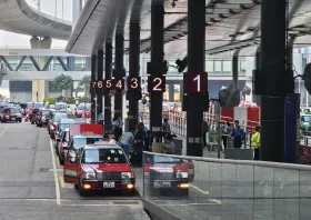 Taksówka na lotnisku w Hongkongu