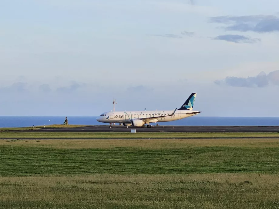 Azores Airlines, Airbus A320 z napisem "Natural"