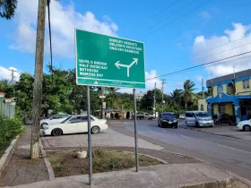 Znaki drogowe na Antigui