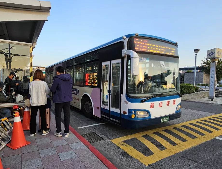 Autobus miejski na lotnisku Songshan