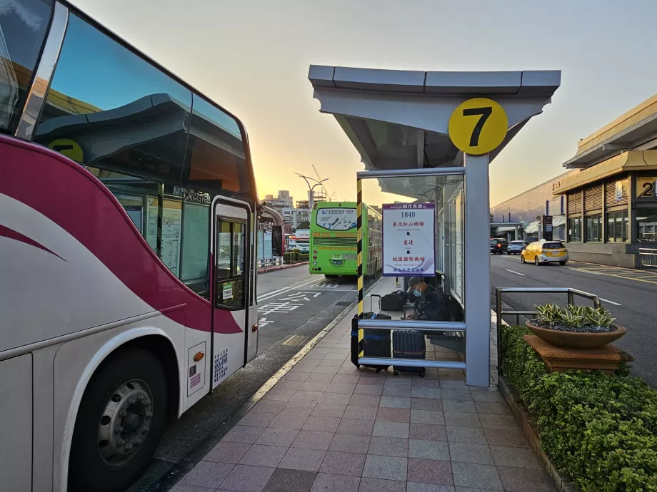 Kierunek przystanku autobusowego Lotnisko Taoyuan TPE