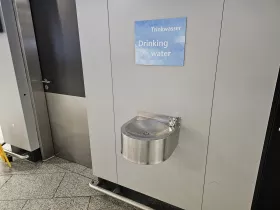 Woda pitna, lotnisko FRA