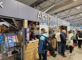 Alps Store, hala odlotów, lotnisko CMF