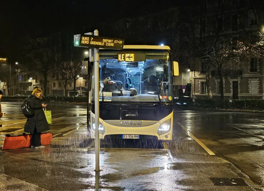 Przystanek autobusowy na lotnisku, Grenoble