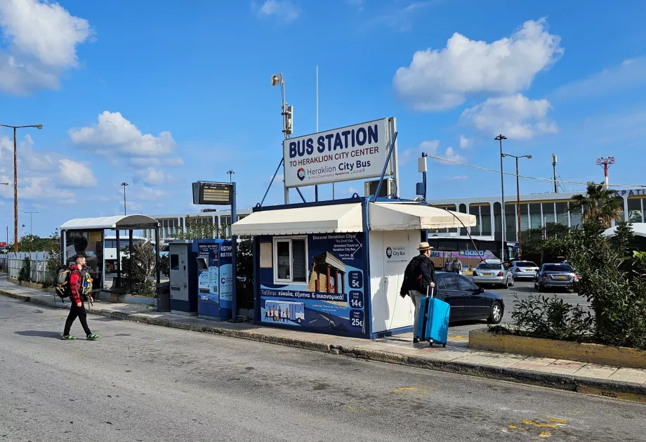 Przystanek autobusowy w kierunku centrum, lotnisko Heraklion