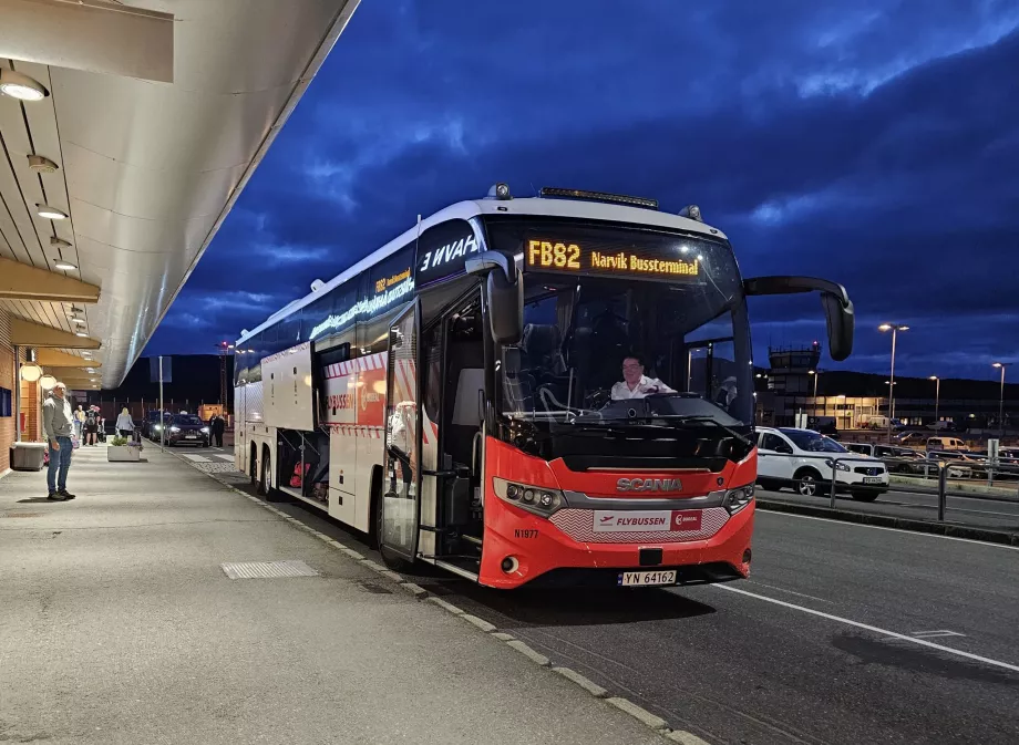 Flybussen przed terminalem