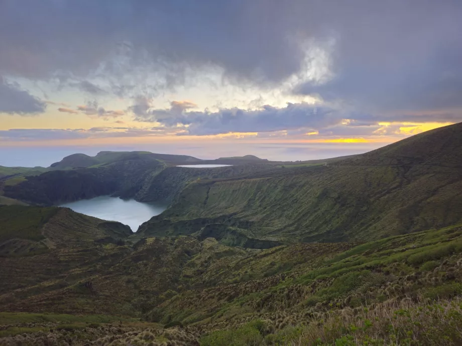 Miradouro Lagoas Funda e Rasa o zachodzie słońca