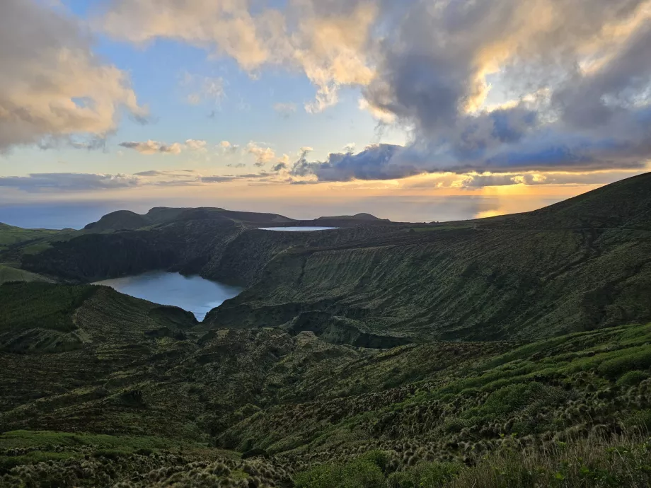 Miradouro Lagoas Funda e Rasa o zachodzie słońca