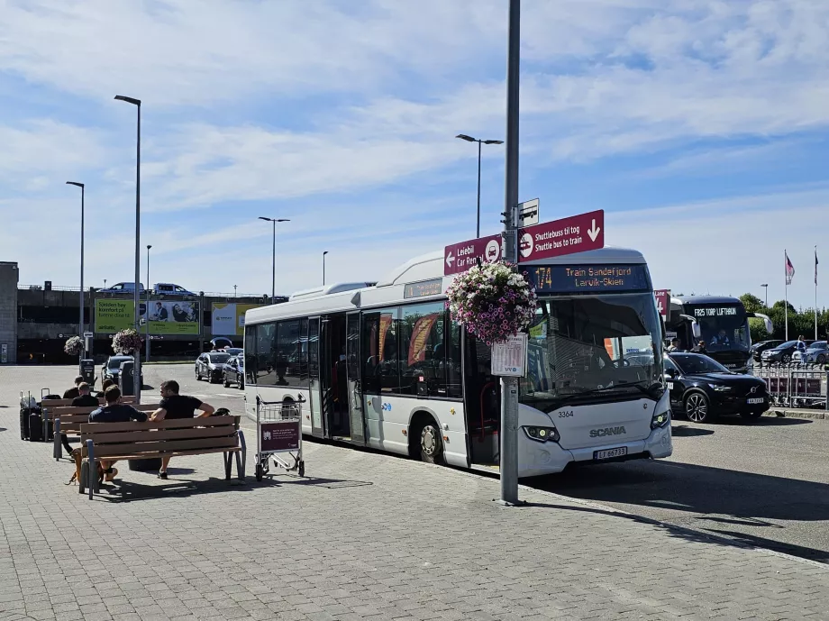 Autobus wahadłowy do dworca kolejowego Torp