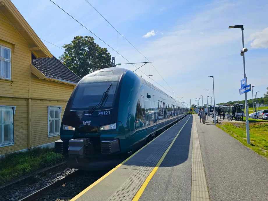 Pociąg na stacji Torp