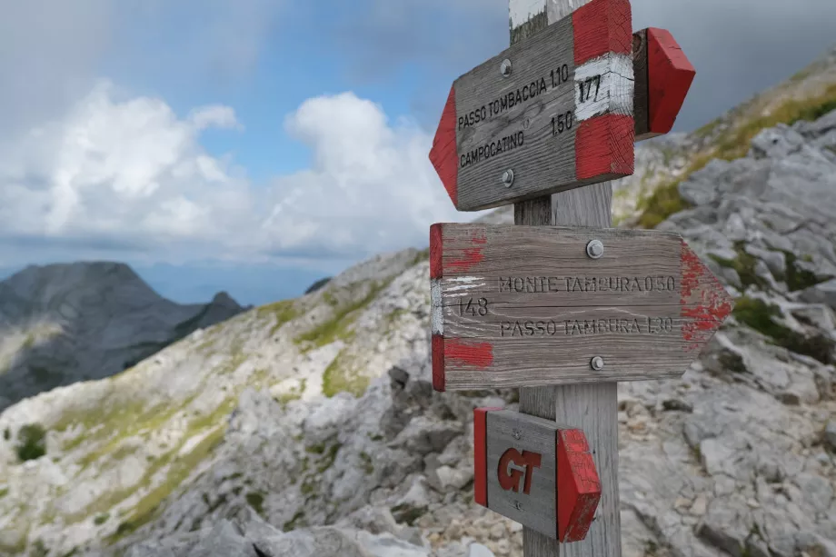 Oznakowanie w Alpach Apuańskich