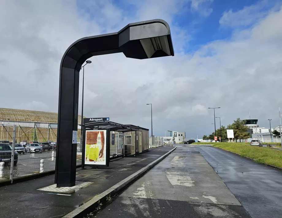 Przystanek autobusowy na lotnisku