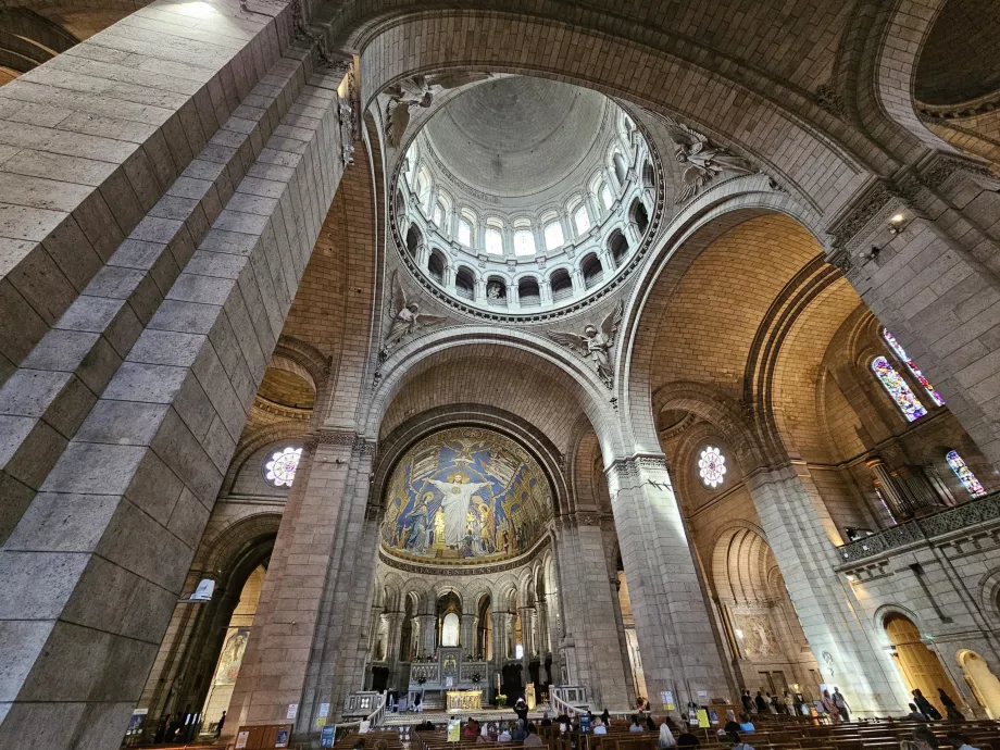 Wnętrze bazyliki Sacre Coeur