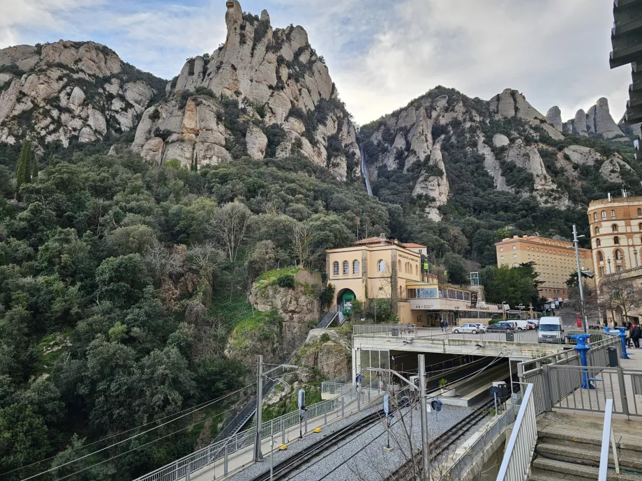 Stacja kolejki linowej przy klasztorze Montserrat