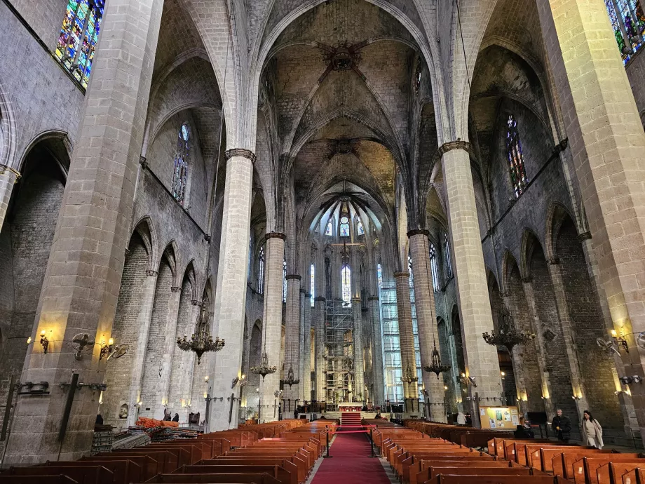 Santa Maria del Mar, wnętrze