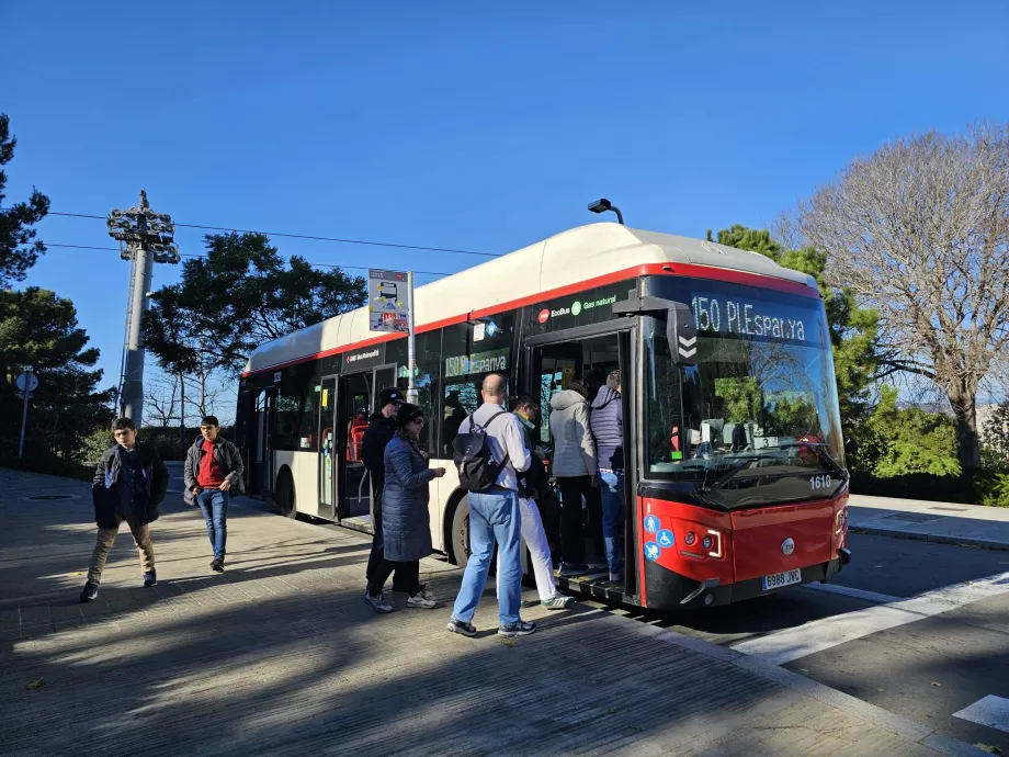 Autobus 150 na wzgórzu Montjuic