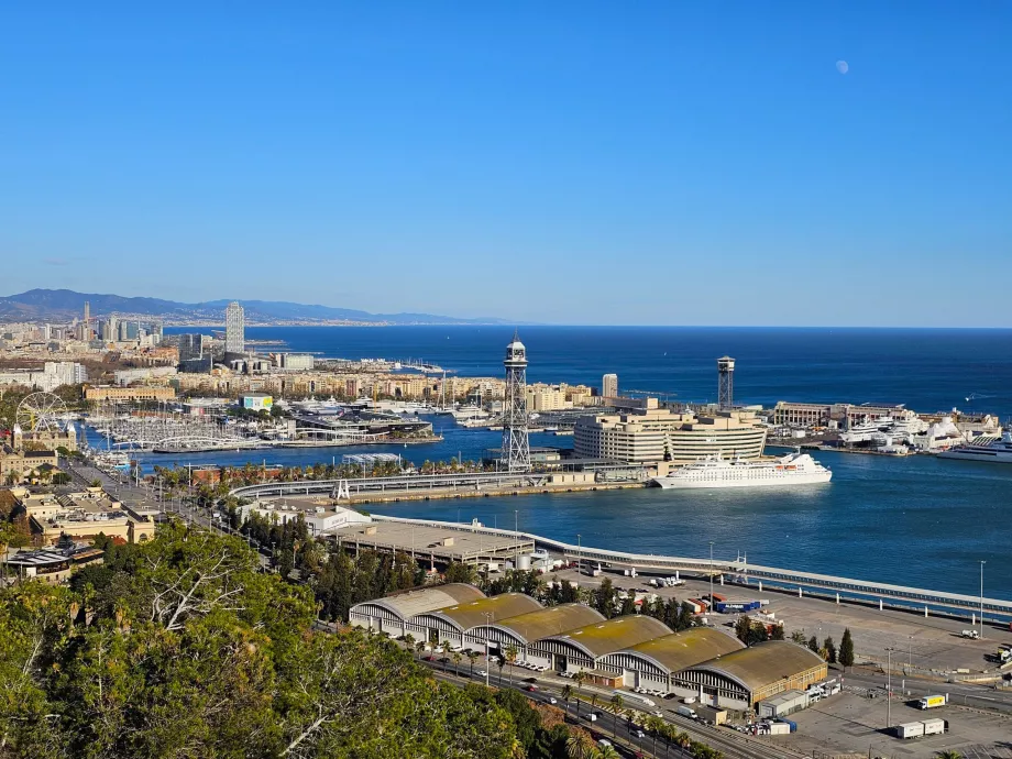 Widok na Barcelonę z parku Montjuïc