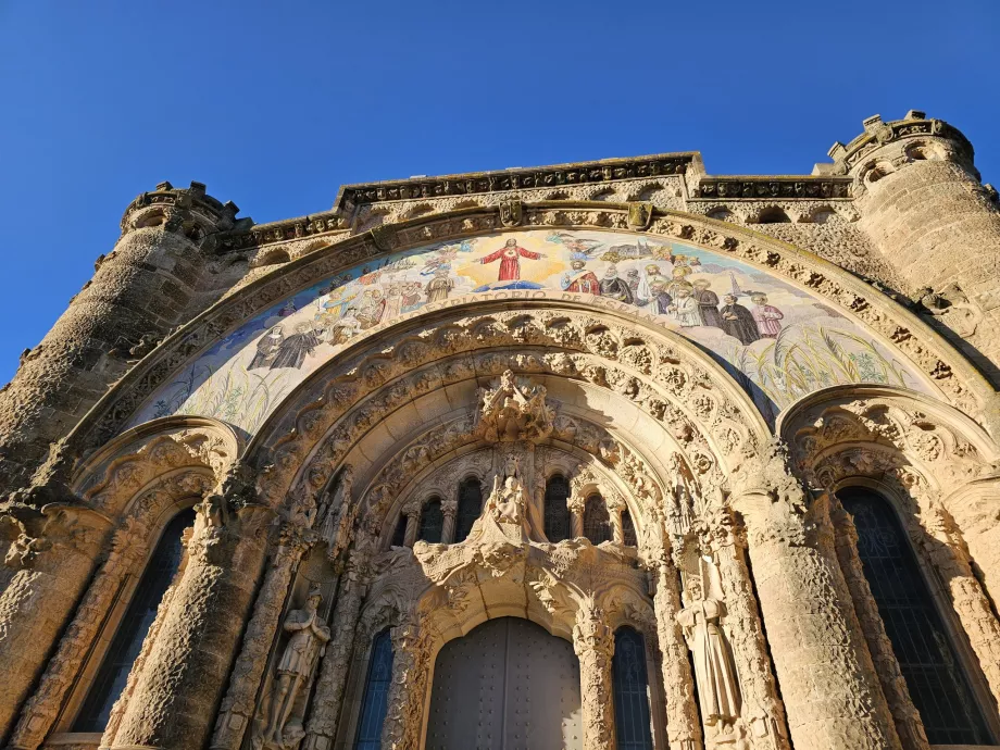 Szczegół portalu świątyni Tibidabo