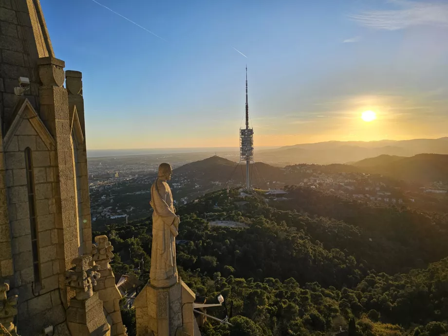 Widok z tarasu świątyni Tibidabo