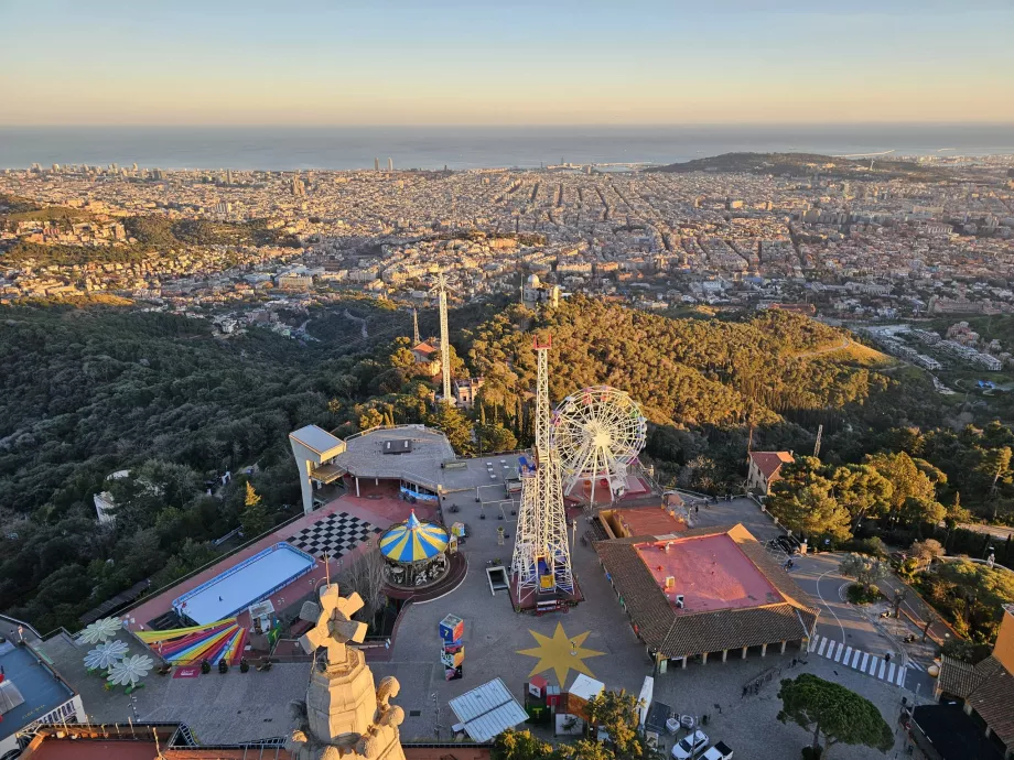 Widok z tarasu świątyni Tibidabo