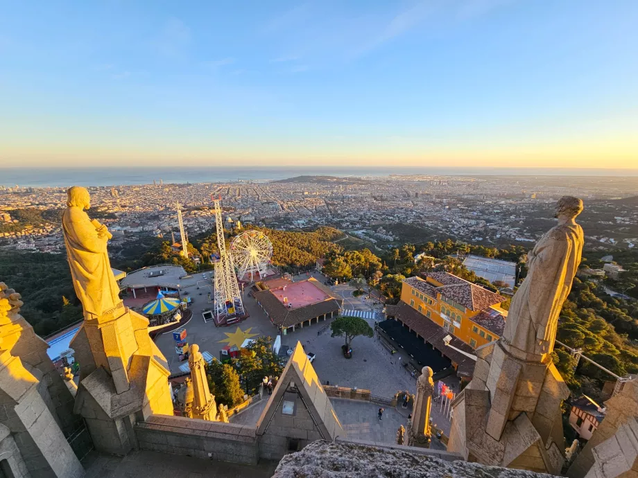 Widok z tarasu świątyni Tibidabo