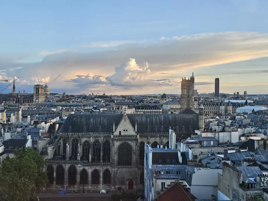 Widok na Notre-Dame z Centrum Pompidou