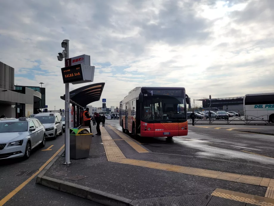 Przystanek autobusowy w kierunku Bergamo