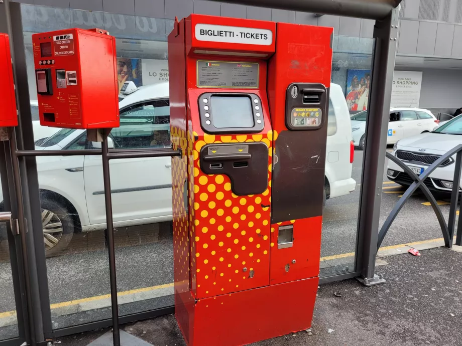 Automat biletowy firmy transportowej z Bergamo