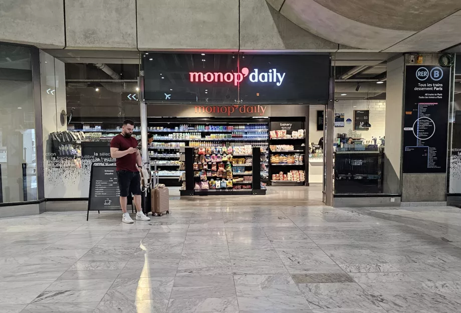 Minimarket przy dworcu kolejowym