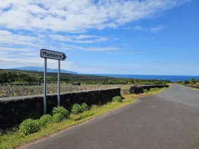 Znaki drogowe, wyspa Pico