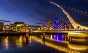 Nocny most w Dublinie