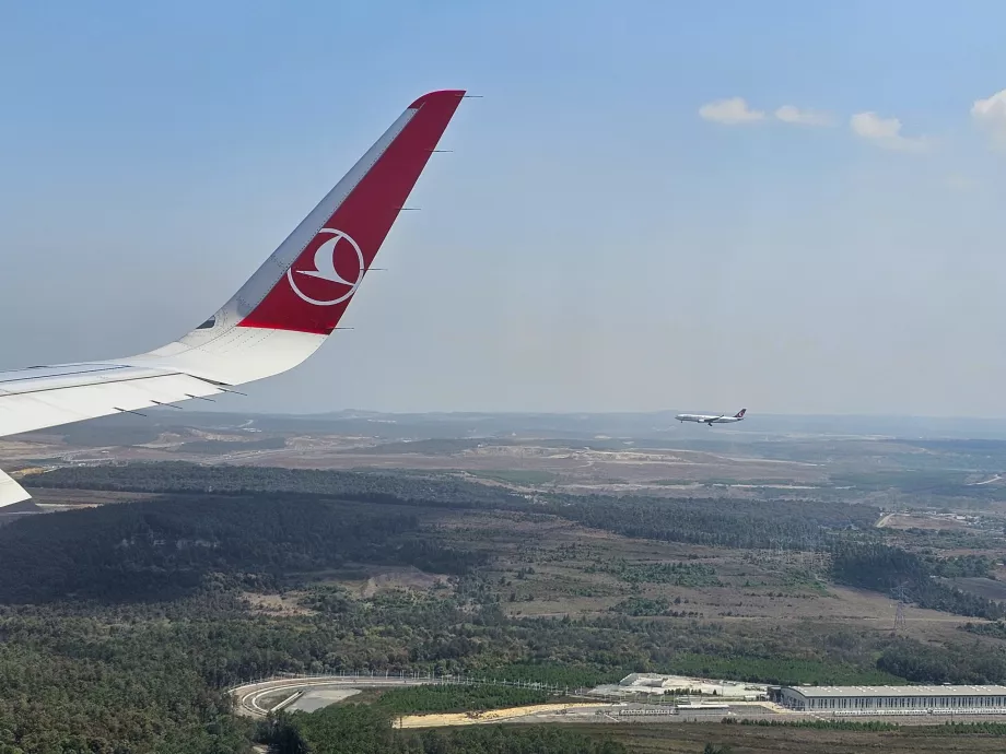 Lądowanie równoległe Turkish Airlines