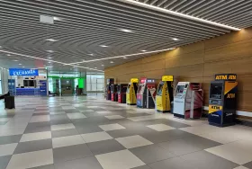 Bankomaty w hali przylotów, lotnisko Split