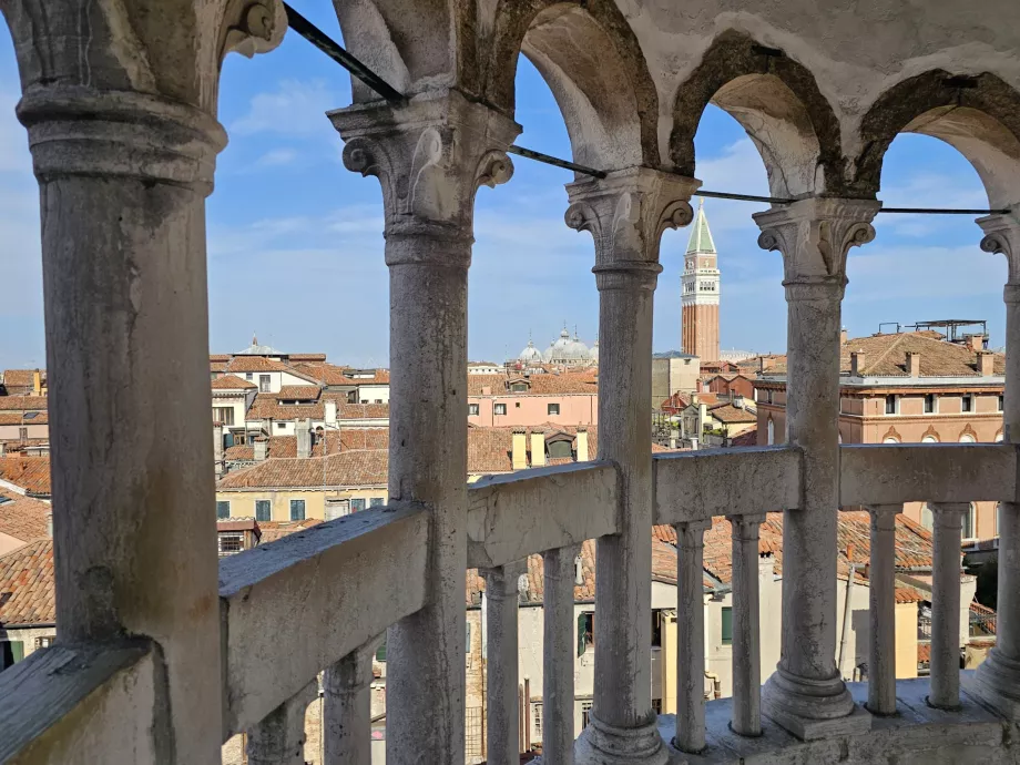 Widok z Palazzo Contarini del Bovolo