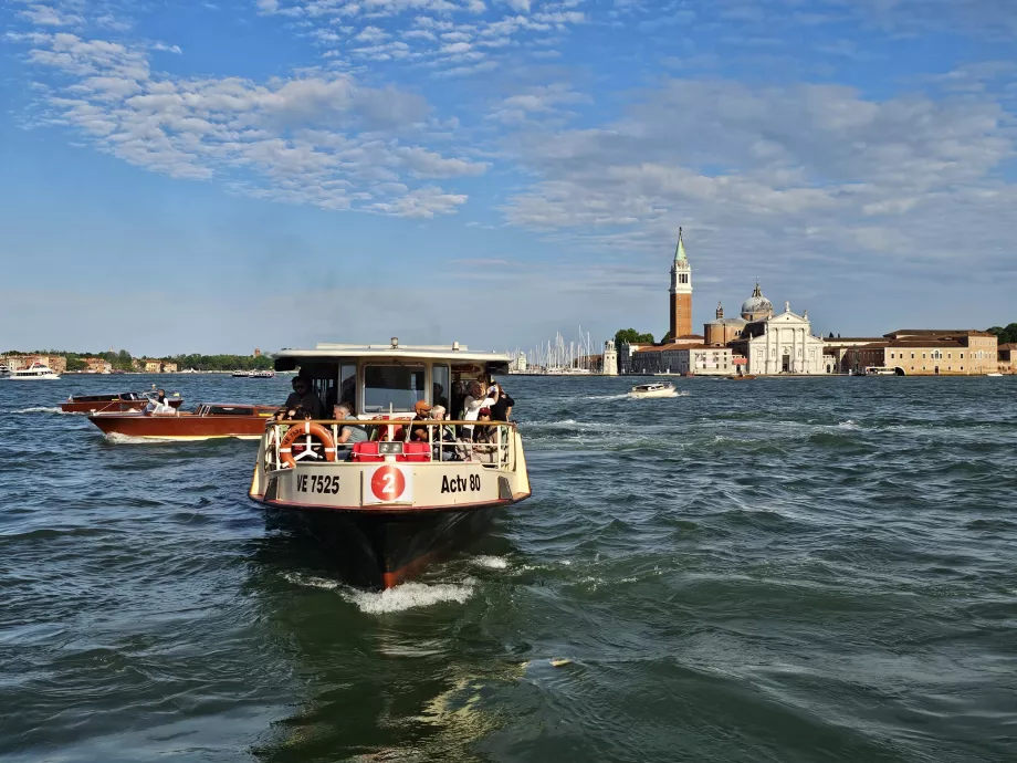 Vaporetto na Piazza San Marco