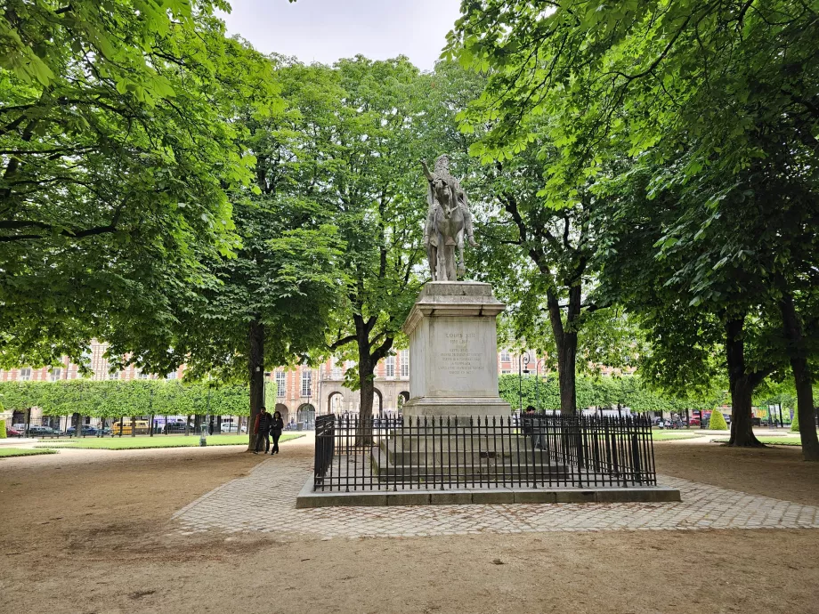 Pomnik jeździecki, Place des Vosges