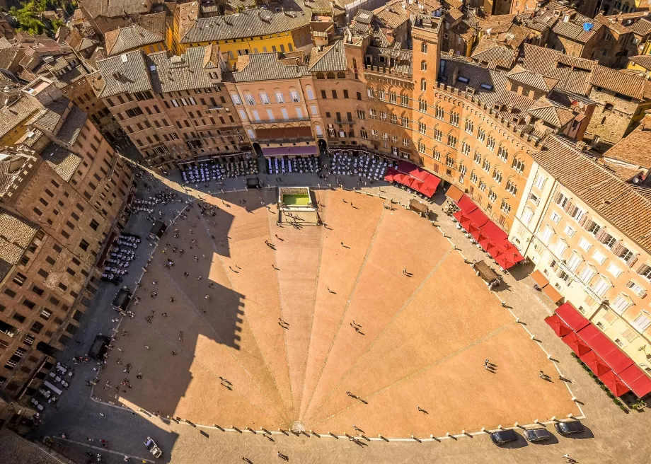 Widok na Piazza del Campo