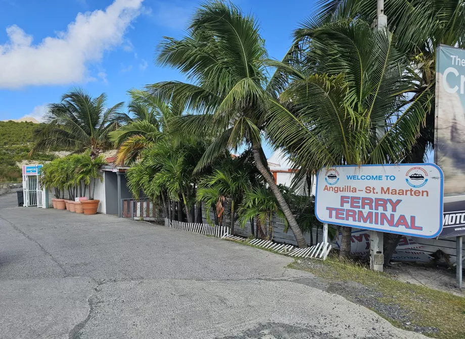 Przystań dla łodzi na lotnisku SXM