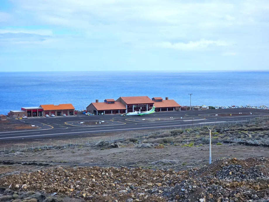 przylot przez lotnisko El Hierro