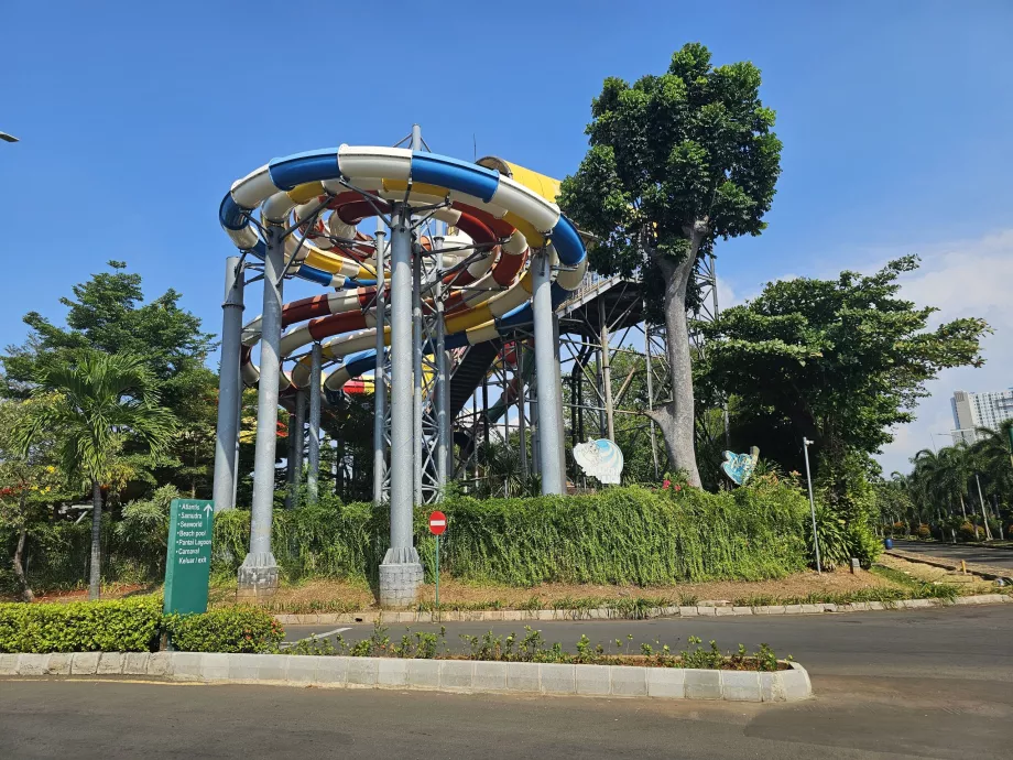 Zjeżdżalnie w Ancol Park