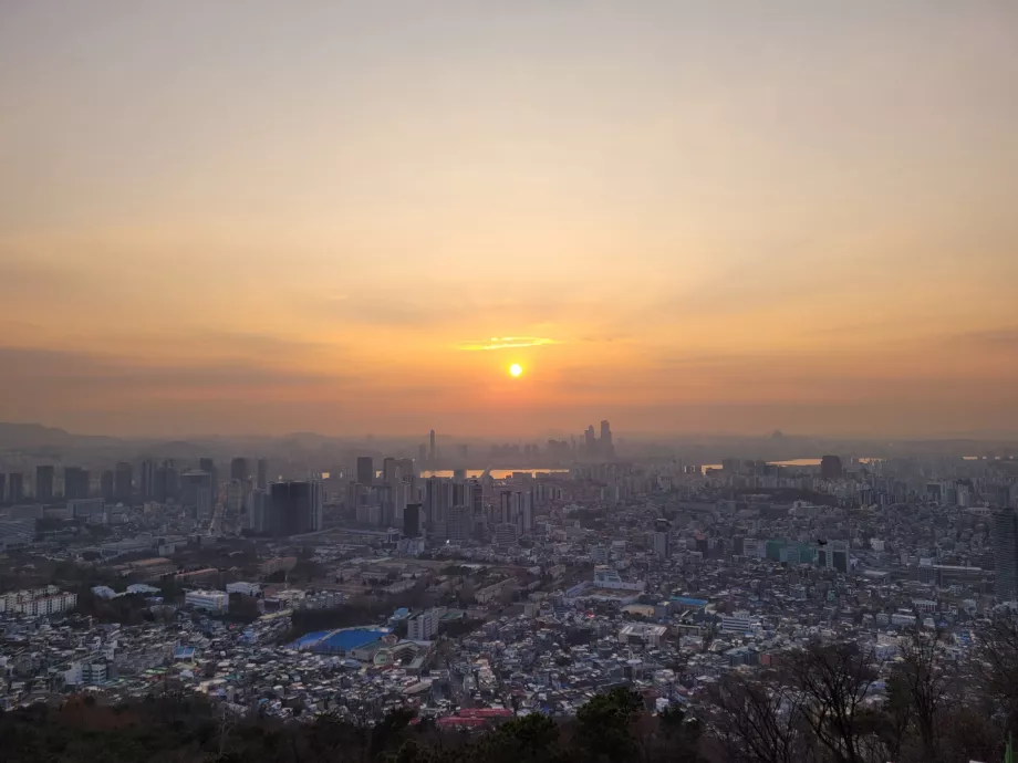 Widok ze wzgórza Namsan