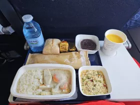 Lunch podczas lotu długodystansowego