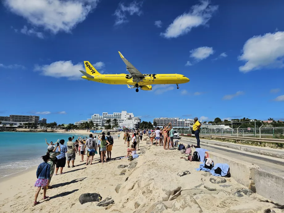 Przylot Spirit Airlines nad Maho Beach