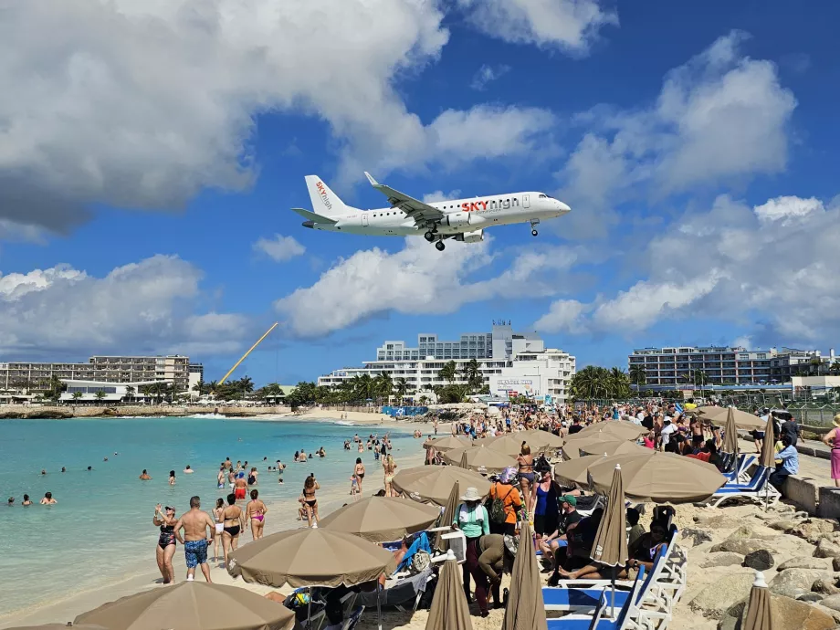 Sky High Dominicana na plaży Maho