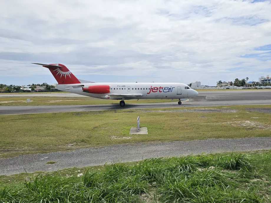 Fokker F70, lotnisko SXM