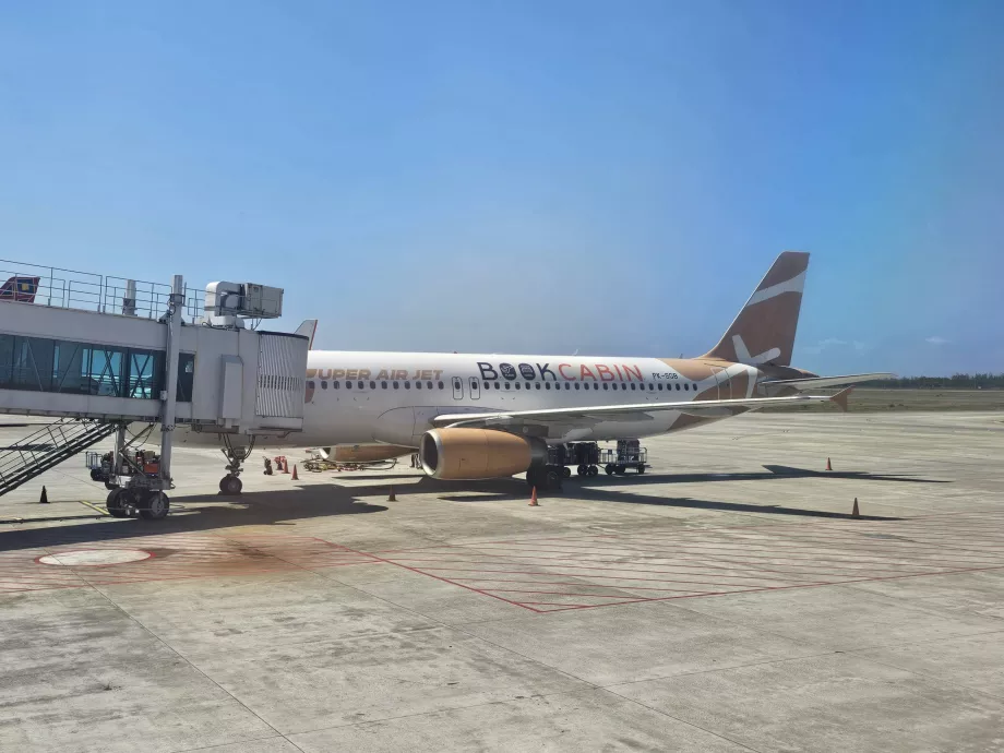 Super Air Jet, Airbus A320 na lotnisku Yogyakarta YIA