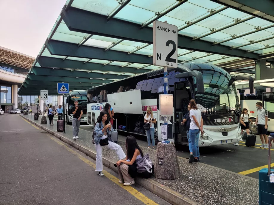 Przystanki autobusowe w kierunku Mediolanu