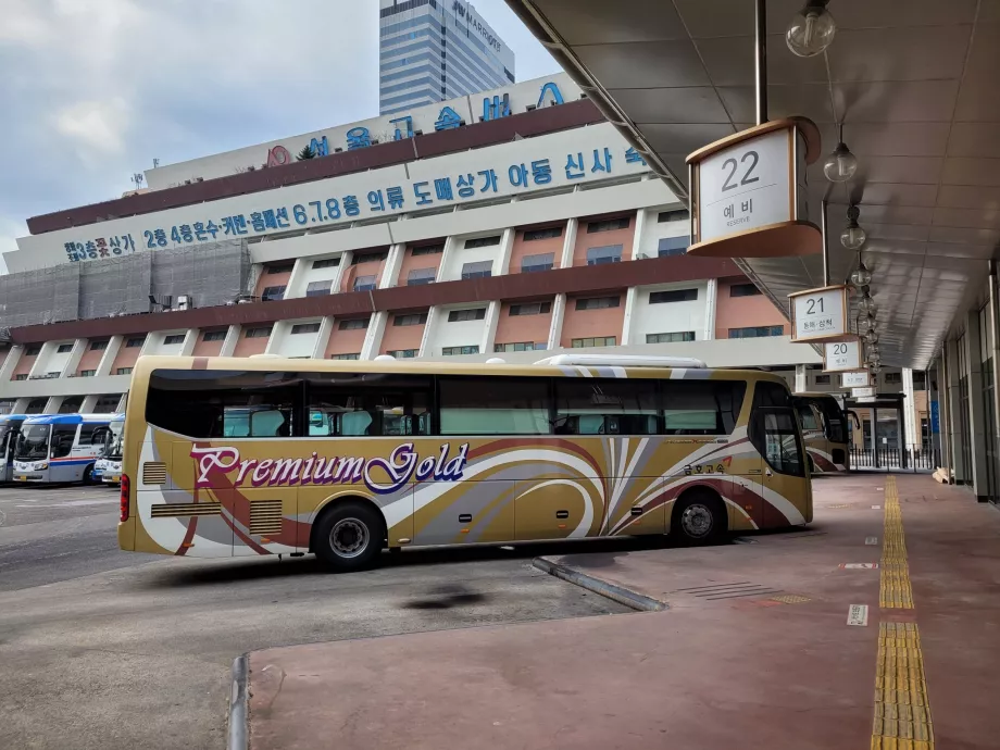 Terminal autobusów ekspresowych