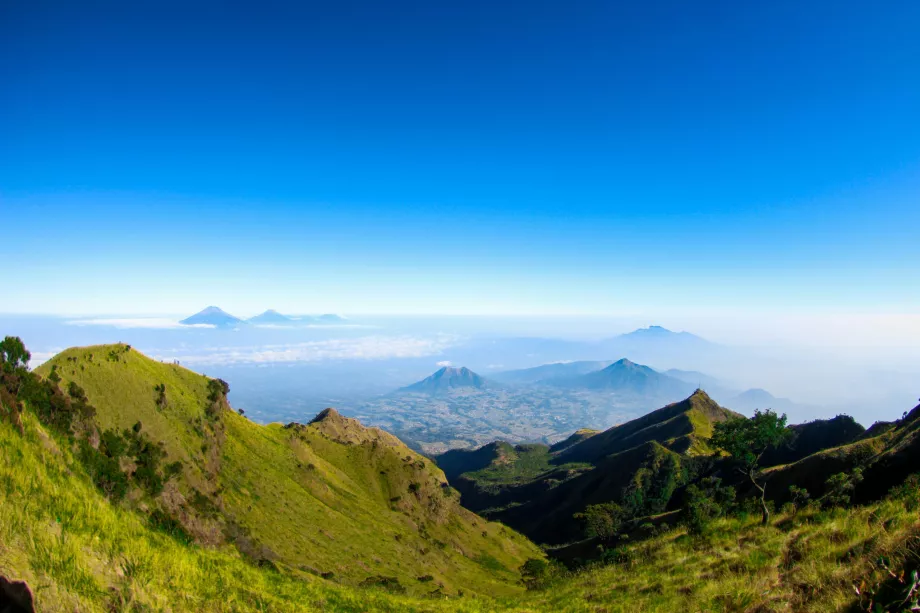 Widoki podczas wspinaczki na górę Merbabu